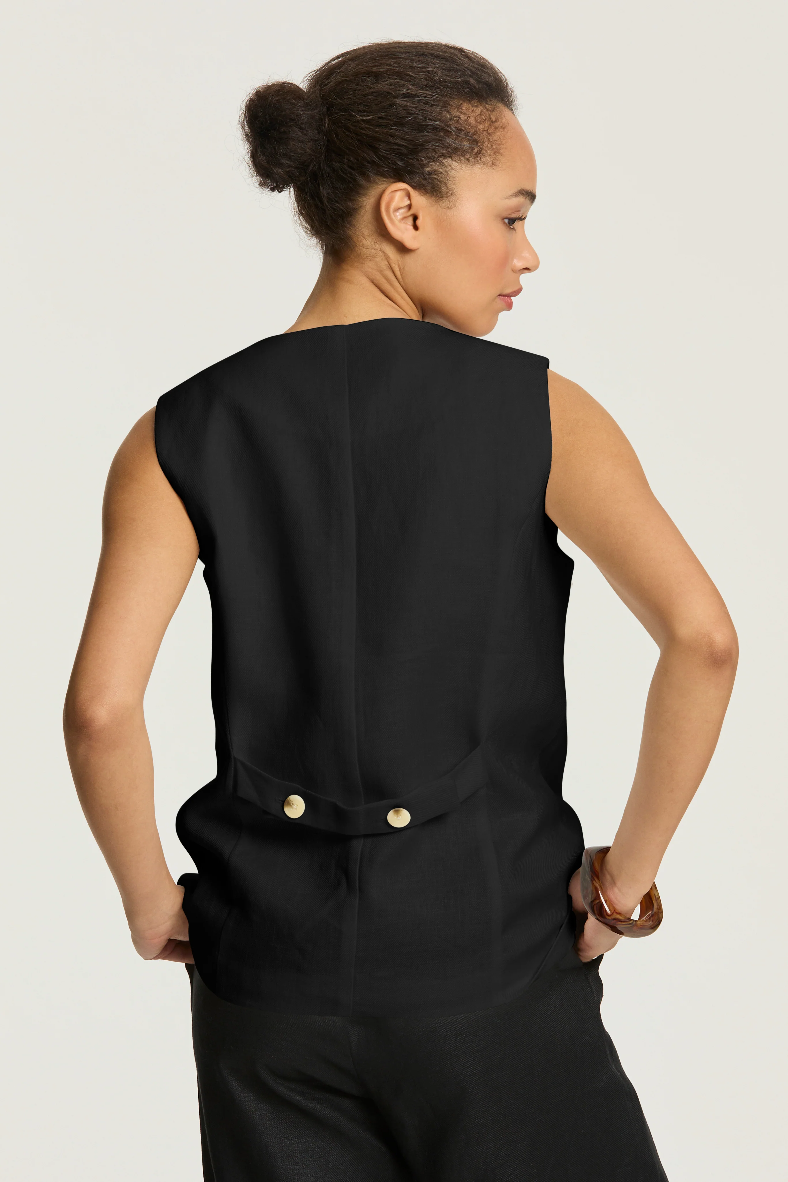 Julia Vest - Image 4